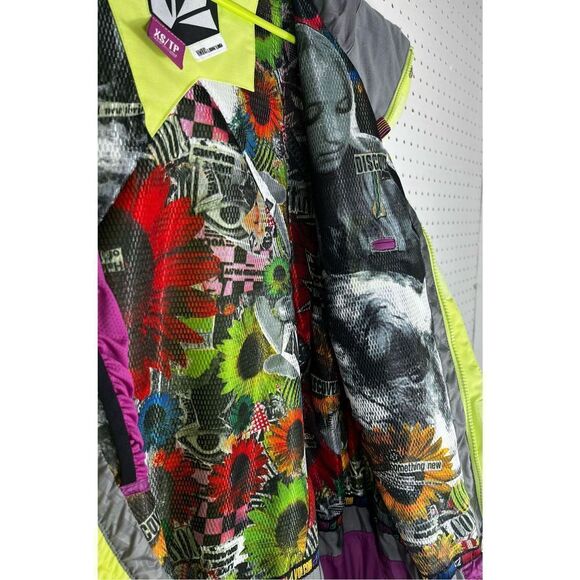 Volcom snowboarding jacket - Picture 12 of 16